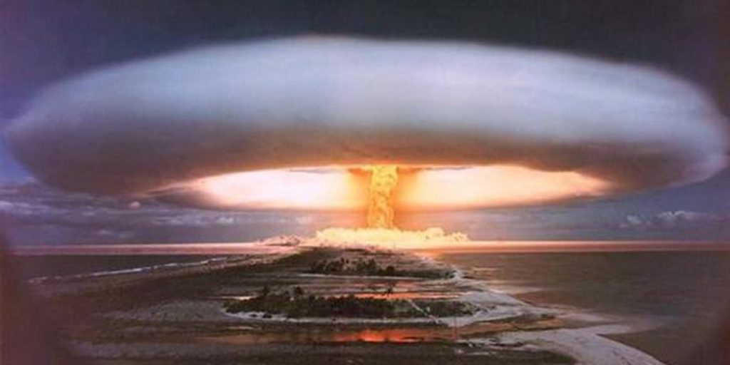 Ključne razlike između hidrogenske i atomske bombe