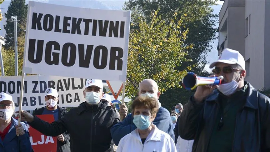 Zbog nezadovoljstva zdravstveni radnici ispred vlade tražili ostvaku nadležnih