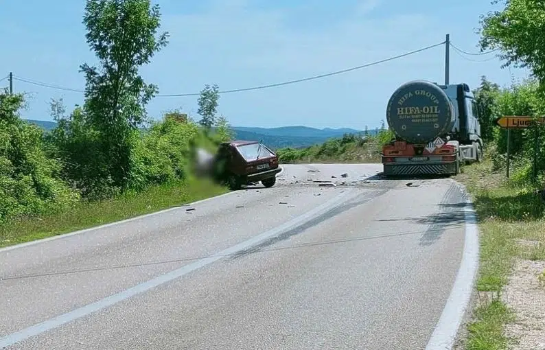 Jedna osoba poginula u sudaru automobila i cisterne između Mostara i Stoca