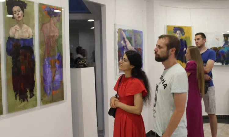 Lukačeve karijatide i atlanti u galeriji Centra za kulturu Mostar