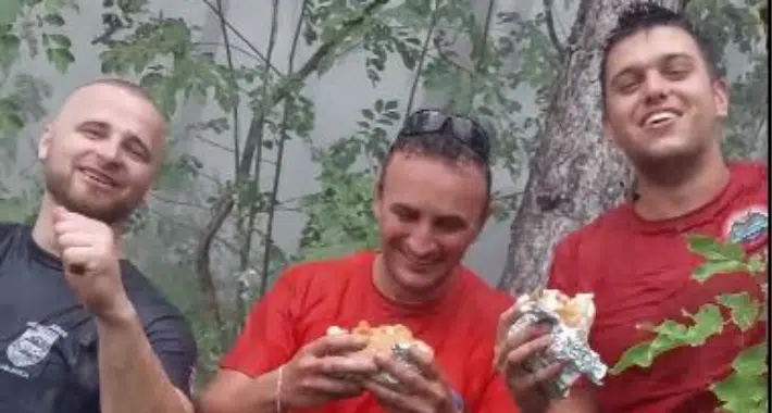 Pogledajte slavlje vatrogasaca i volontera nakon proloma oblaka iznad Jablanice