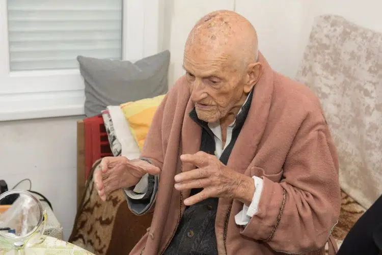 Mostarc Nikola Grbešić ima 102 godine i još vozi automobil