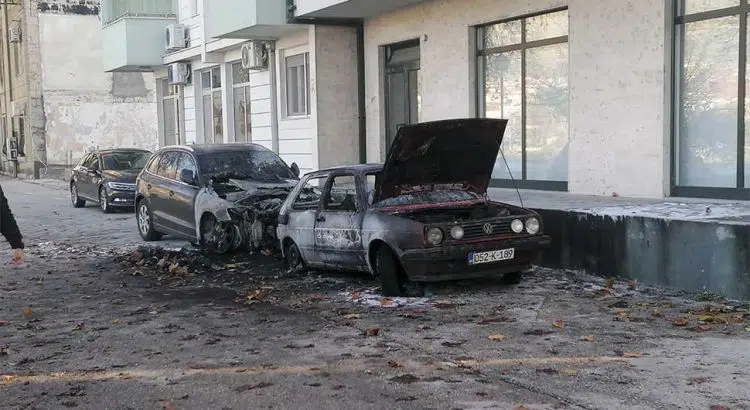 U Trebinju zapaljen automobil policajca, niz paljevina se nastavlja FOTO