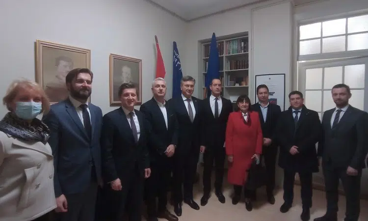 Plenković posjetio Središnjicu HKD Napredak i obećao osobnu i potporu Vlade