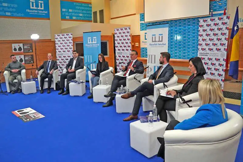 VIDEO/ Okrugli stol o govoru mržnje: Hrabriji smo kada treba nešto napisati, nego izgovoriti