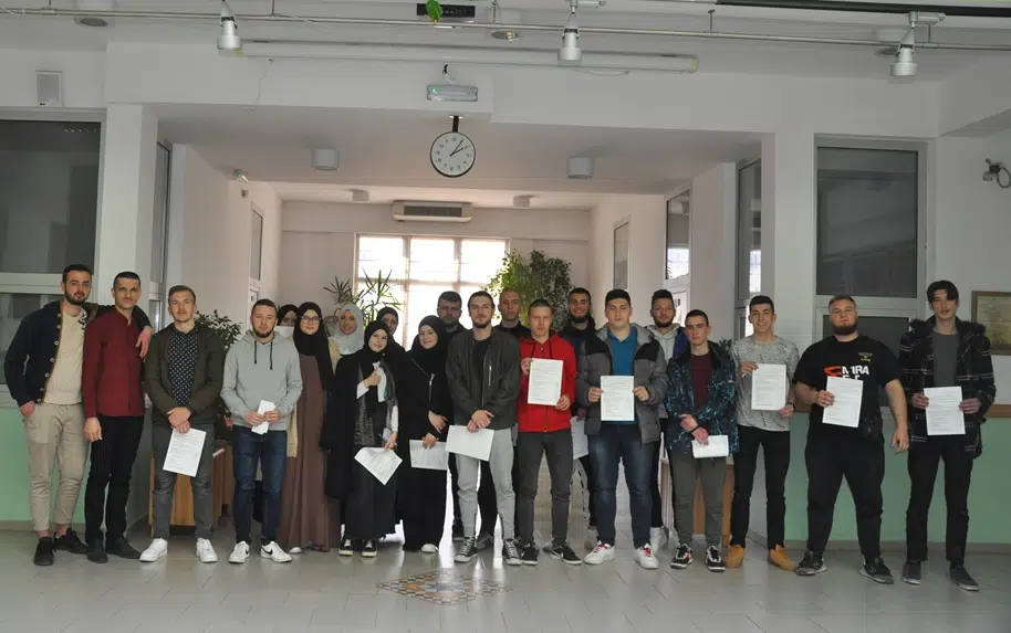 „Dani Karađoz-begove medrese“: Maturantska akcija darivanja krvi održana u Medresi
