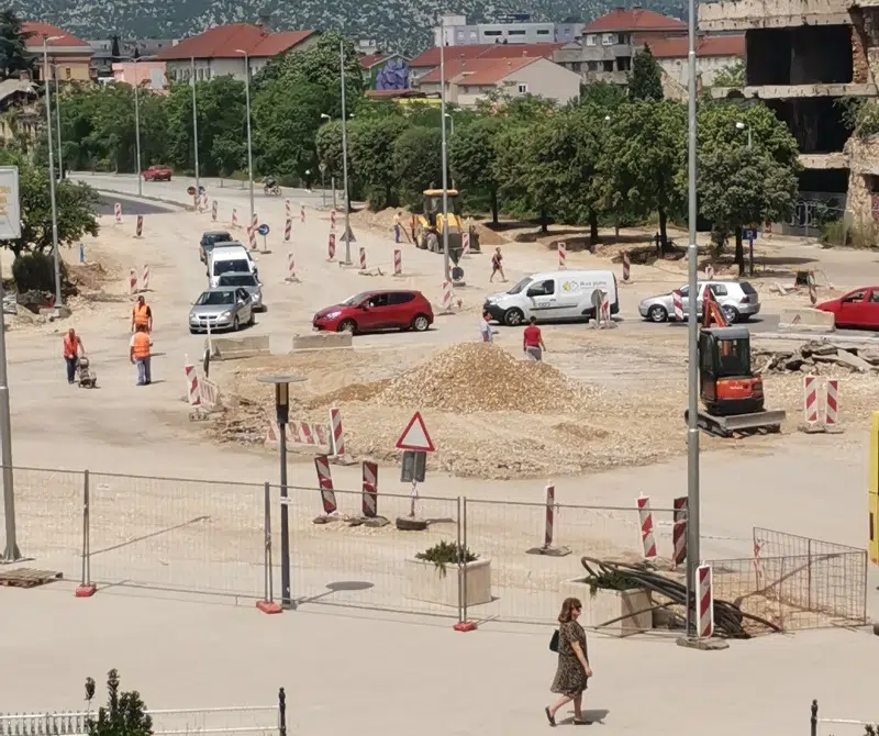 Radovi na izgradnji „dvotračnog turbo rotora“ na Španskom trgu u punom jeku