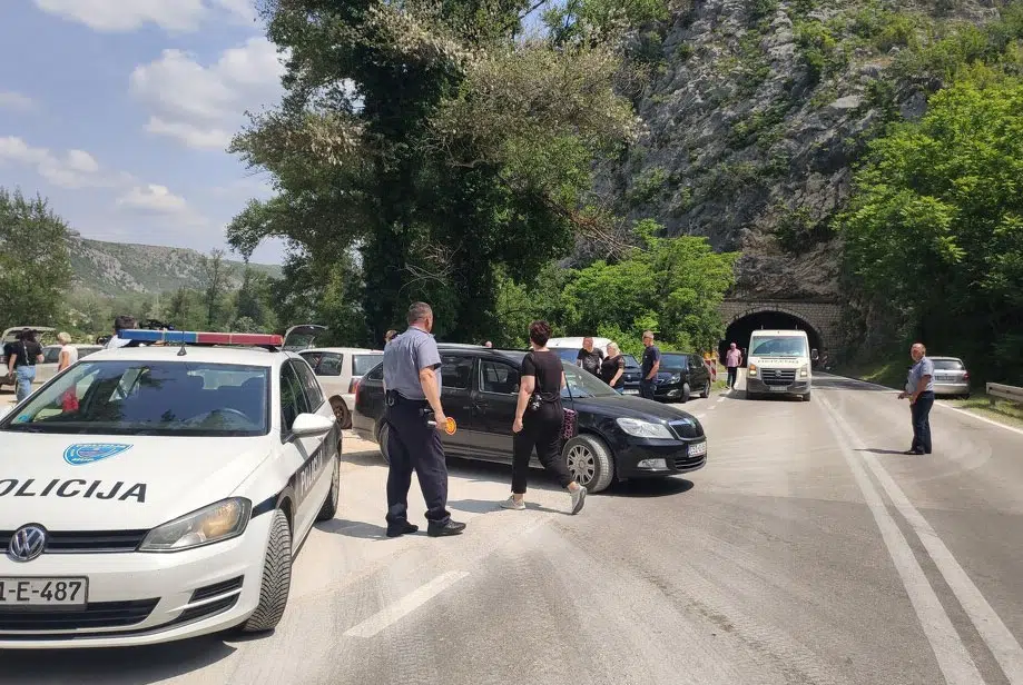 Mještani Počitelja prosvjeduju: Ovo je totalna blokada