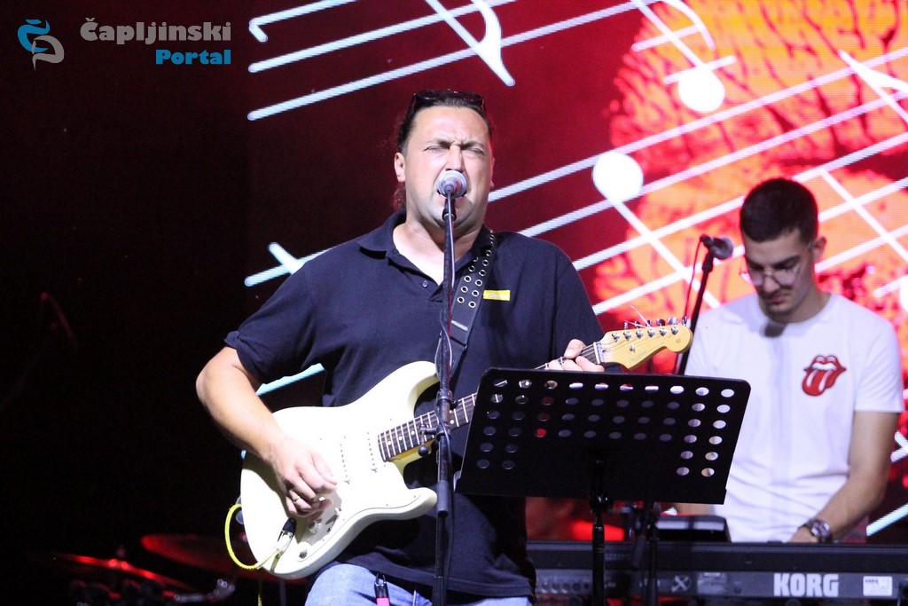 FOTO | Željko Bebek oduševio više stotina posjetitelja na koncertu u Stocu