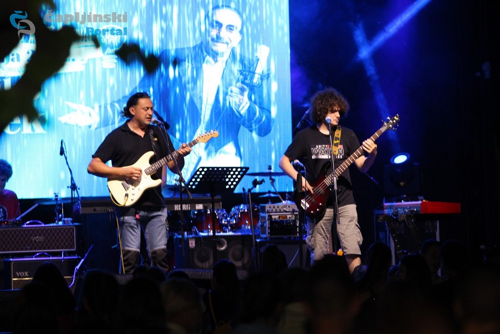 FOTO | Željko Bebek oduševio više stotina posjetitelja na koncertu u Stocu