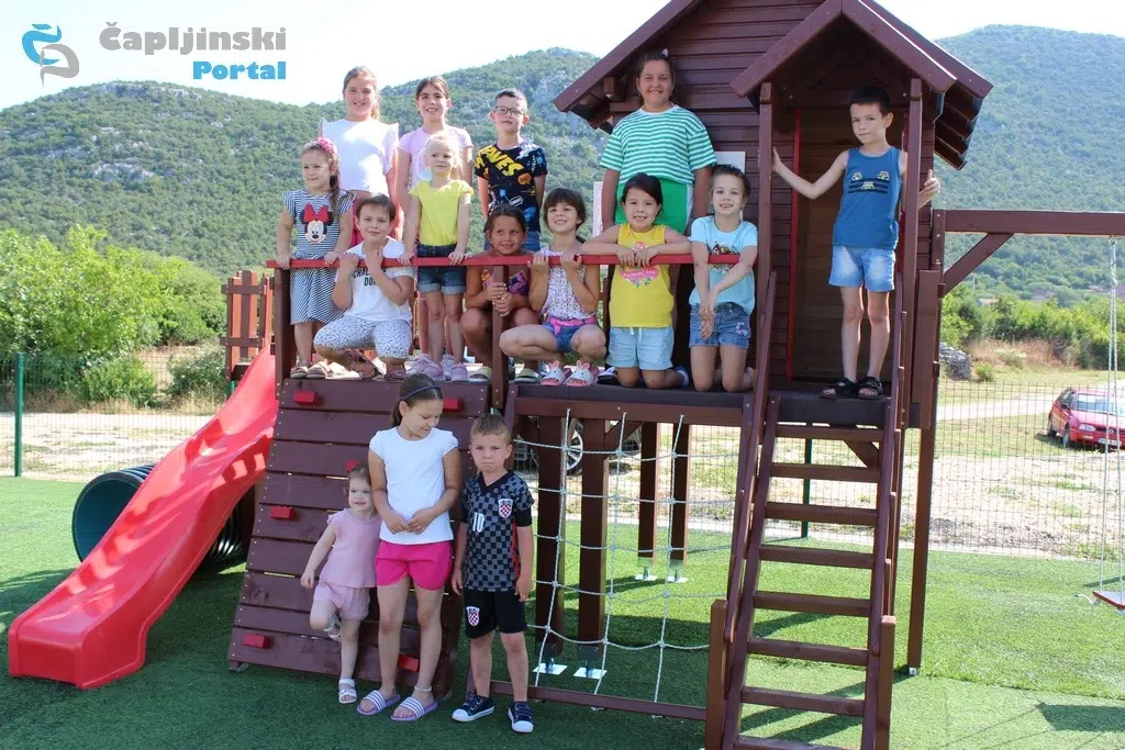 FOTO | Mališani u Zvirovićima dobili potpuno novo igralište