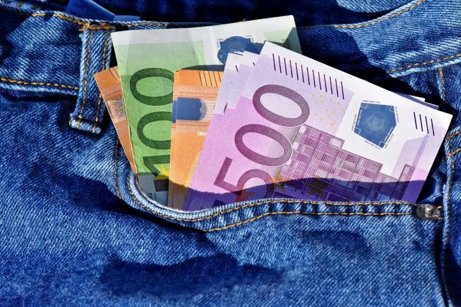 DA LI VOLITE DA SE RASIPATE ILI STE „STIPSA“? Ova 4 znaka horoskopska najbolje znaju s novcem