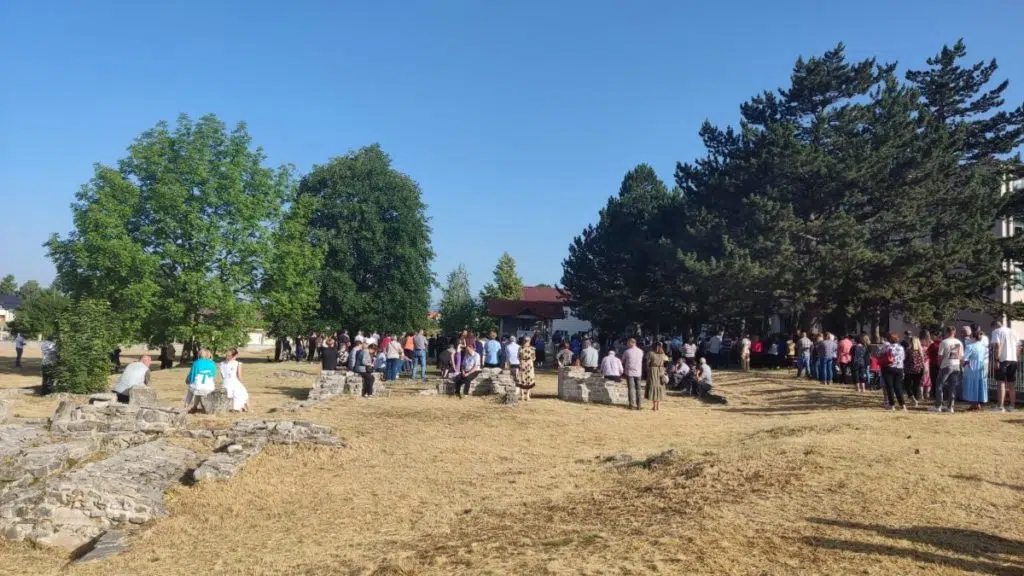 Foto/Misa na groblju sv. Ive u Livnu