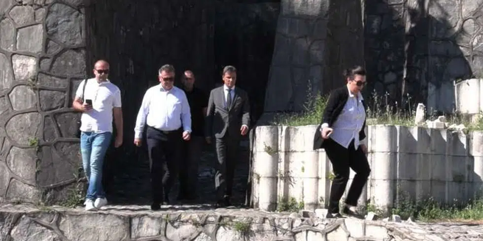 Novalić i Marić na devastiranom Partizanskom groblju: Ovakav fašizam se mora procesuirati i kazniti…
