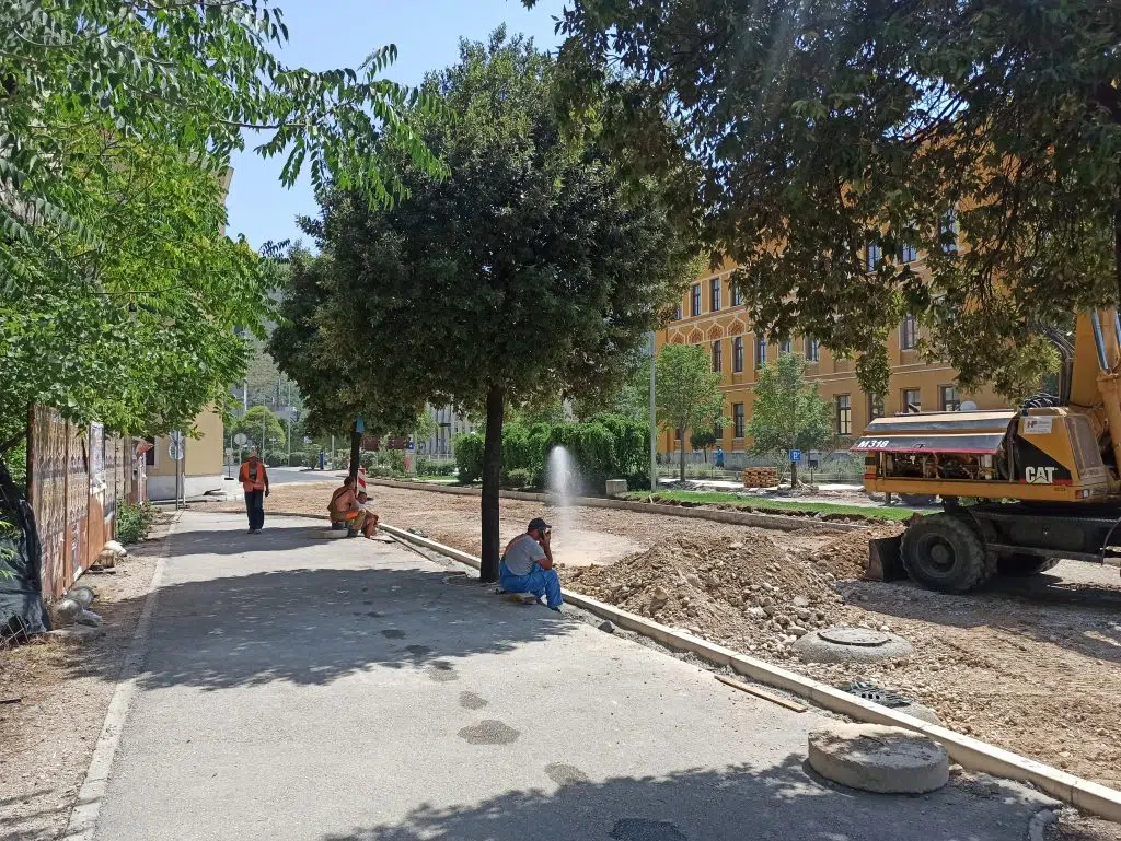 TOPLOTNI UDAR U HERCEGOVINI: Građevinci na plus 50 po osam sati svakoga dana