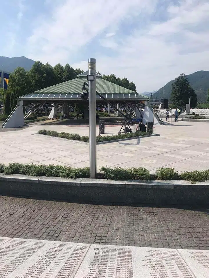 27. godišnjica genocida nad Bošnjacima u Srebrenici: danas će u Memorijalnom centru Srebrenica – Potočari, pored do sada ukopanih 6.671, vječni smiraj naći još 50 identificiranih žrtva genocida
