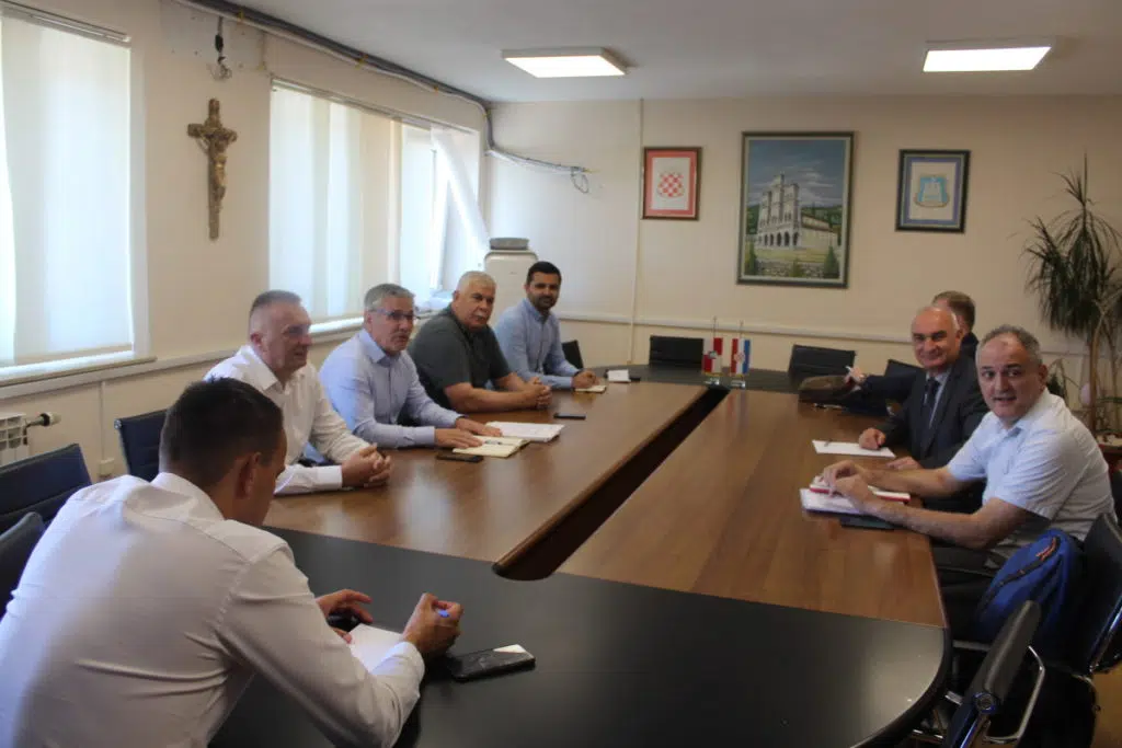 Održan sastanak Federalnog ministra pravde Jozića s gradonačelnicima i načelnicima u ŽZH