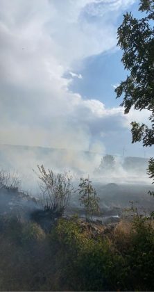 Udar groma u betonski stup izazvao požar iznad Gornje Bukovice, brzom intervencijom požar ugašen