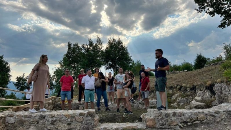arheološko nalazište gradac: stigli prvi turisti i to iz njemačke