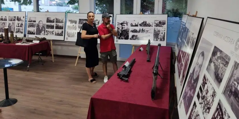 FOTO / Godišnjica Prve mostarske brigade: Otvorena izložba ratnih fotografija