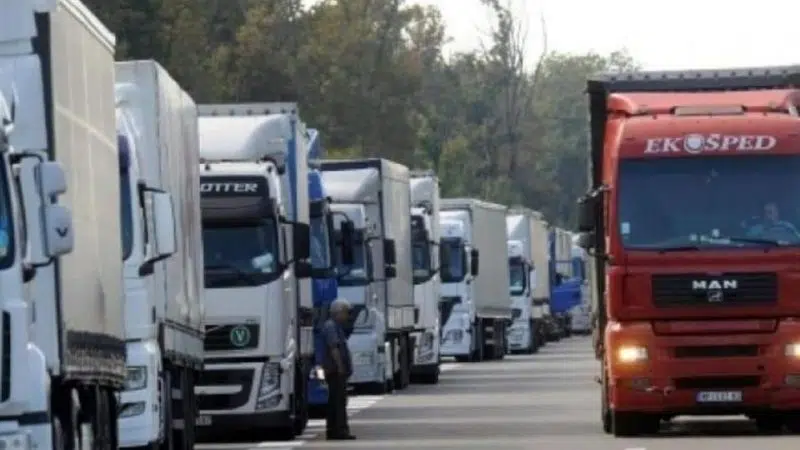 Počeo veliki štrajk prijevoznika u BiH: Ne toče gorivo, obustavili su transport robe