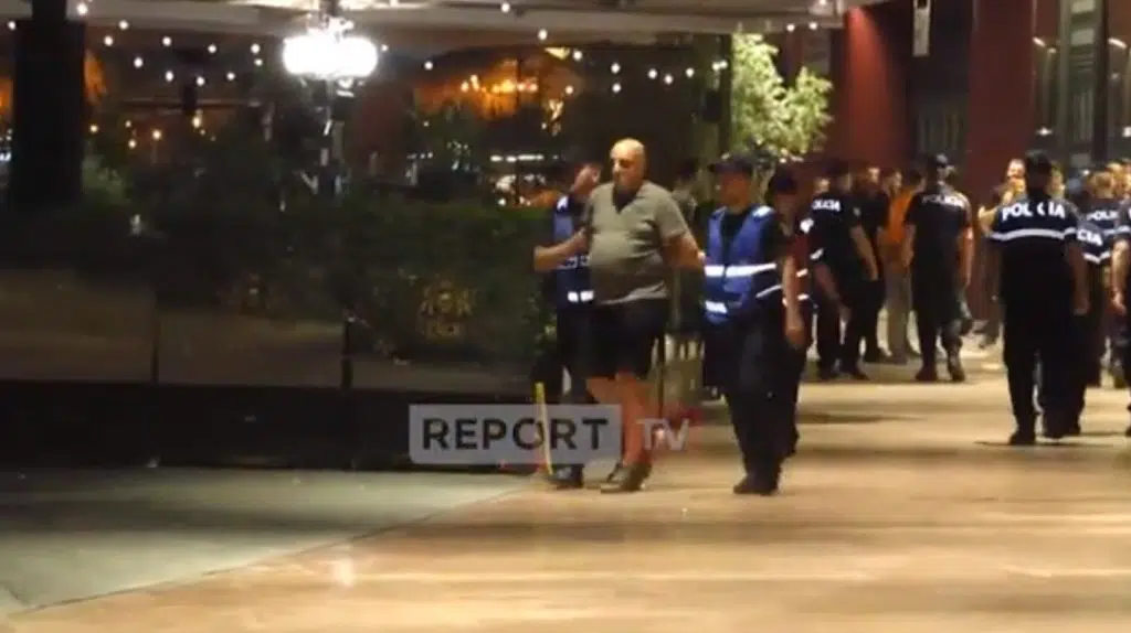 Sukob navijača Zrinjskog i policije u Albaniji (video)
