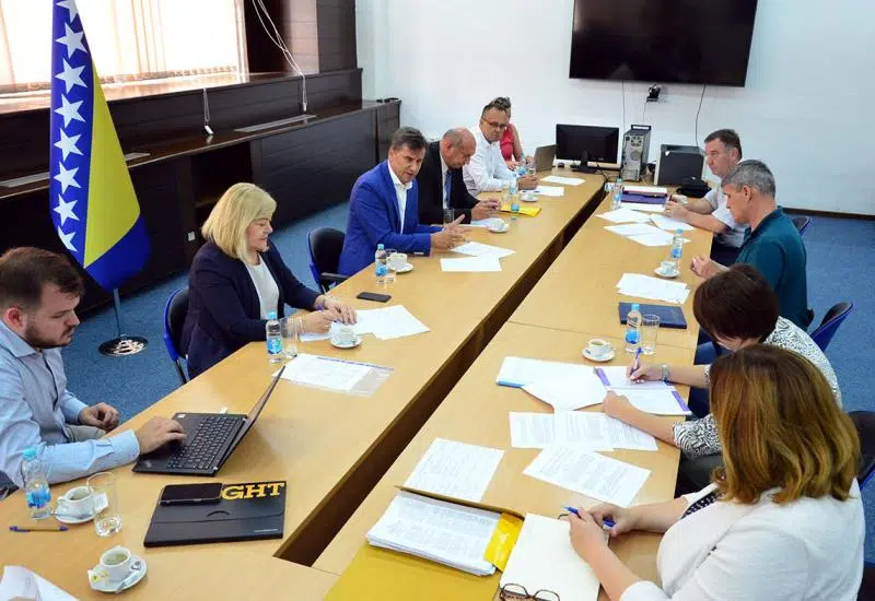 Tko će dobiti po 100 KM od Vlade FBiH?