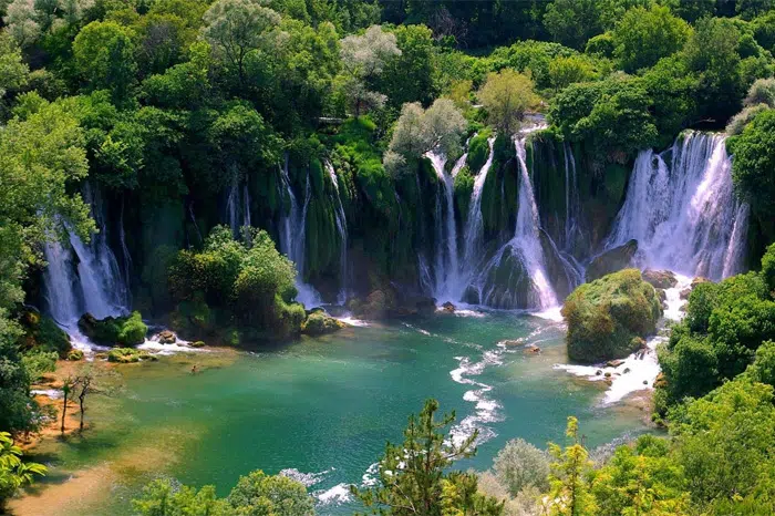 Turisti pohrlili na Kravicu: Uživanje u vodopadu i rashlađivanje u Trebižatu