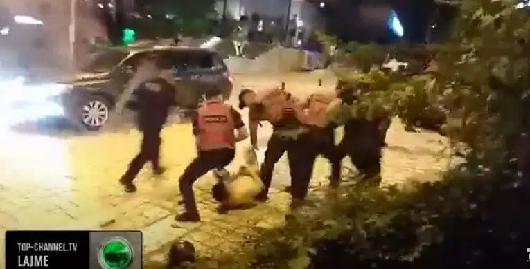 VIDEO | Neredi nakon utakmice u Tirani; zaštitari tukli Ultrase dok su ležali na podu