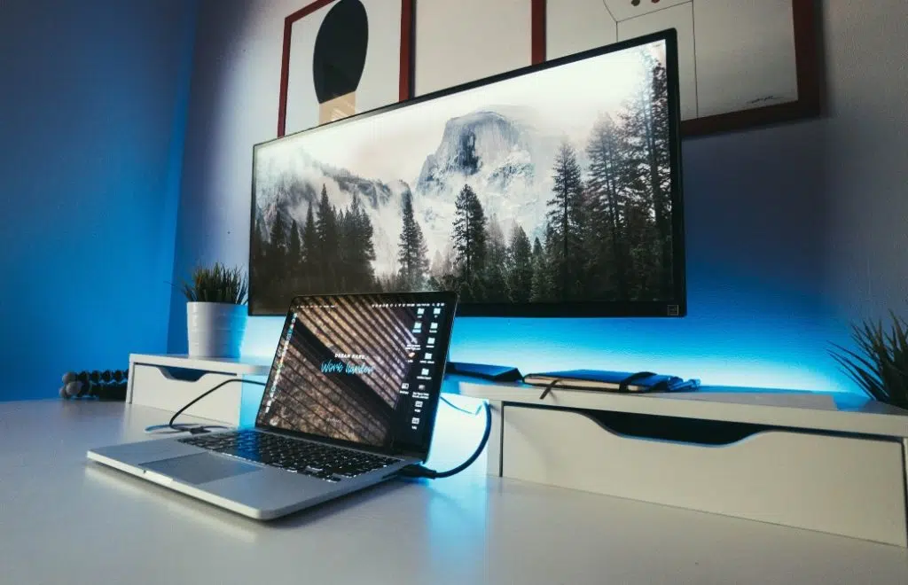 Detaljan vodič kako povezati laptop i TV u 6 koraka