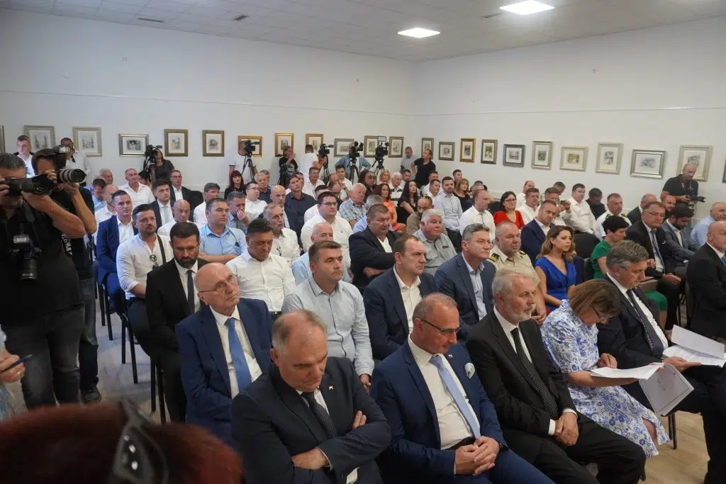 Imotski: Održana svečana sjednica Gradskog vijeća, nagrade Grada dobili dr. Joško Maras, fra Kristian Stipanović i fra Zoran Kutleša