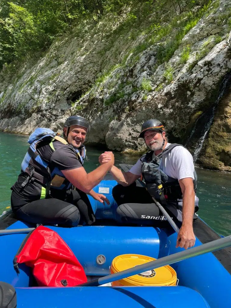 Predsjednik Međunarodne rafting federacije Joseph Willis Jones uživao na raftingu na rijeci Neretvi