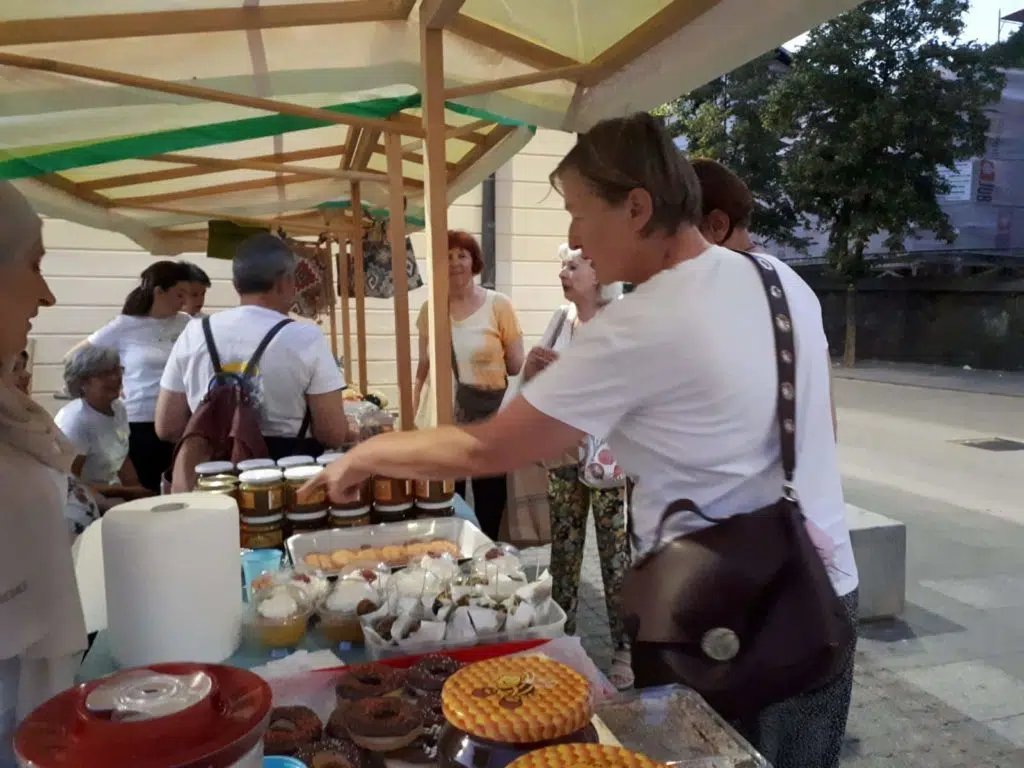 Konjičani uživali u bogatoj ponudi bazara „Okusi Konjic“