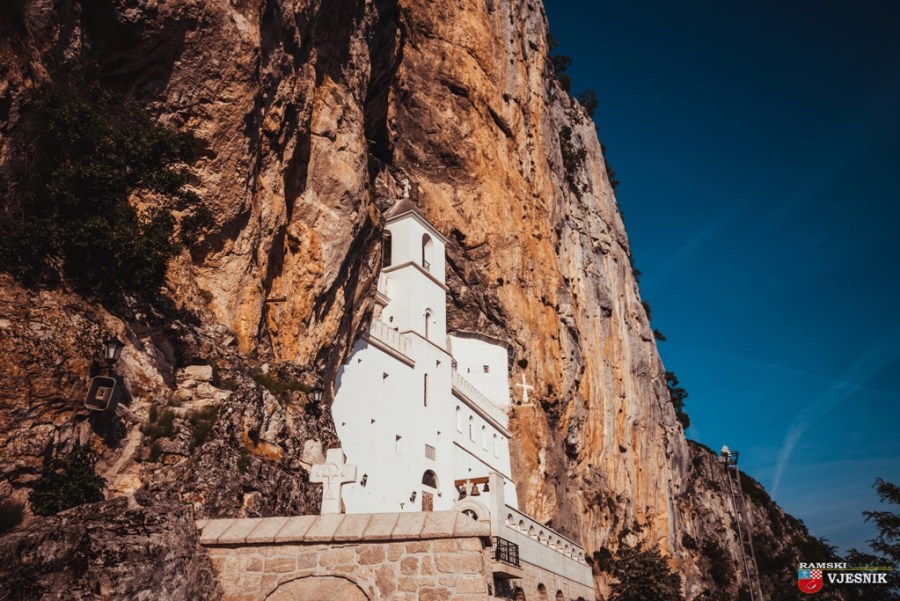 ostrog: manastir koji je spasio bebu podno planine ostroška greda