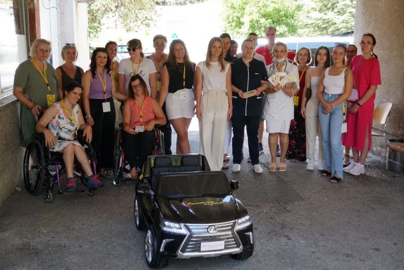 SKB Mostar uručen dječji električni automobil
