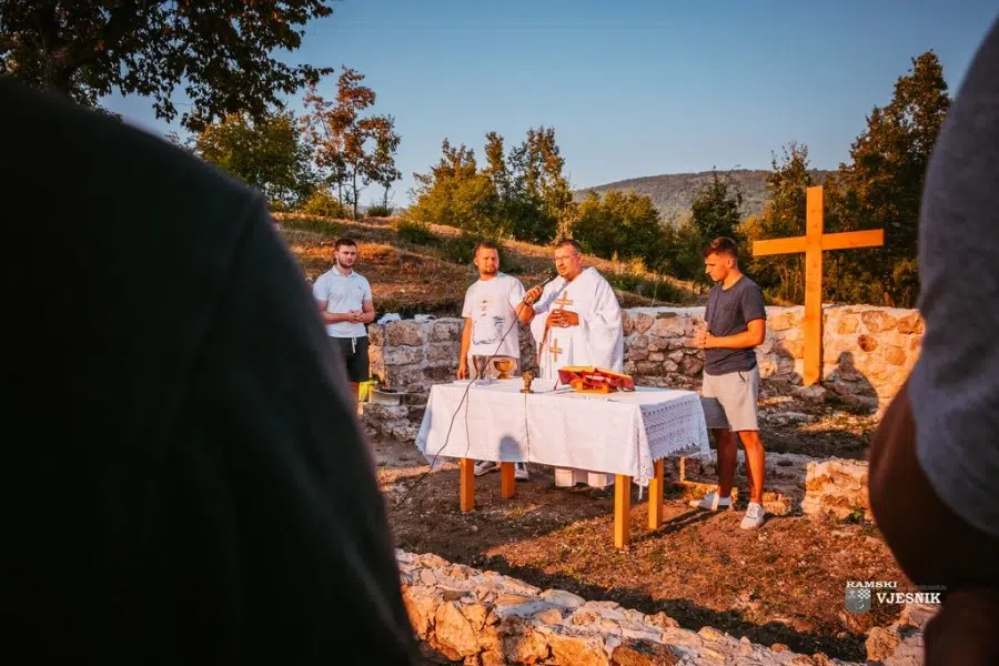 GRADAC: Služena prva sveta misa na temeljima ranokršćanske crkve nakon 1500 godina