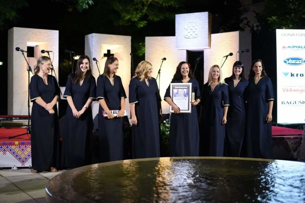 2. večer Festivala klapske pisme Posušje 2022.: Klapa Kurjože odnijela pobjedu u ženskoj konkurenciji, nagrada publike otišla u ruke klape Mir!