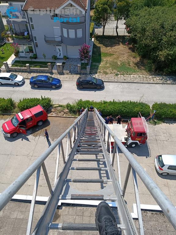 FOTO | Čapljinski vatrogasci dobili novo vozilo sa automatskim ljestvama visine 30 metara!