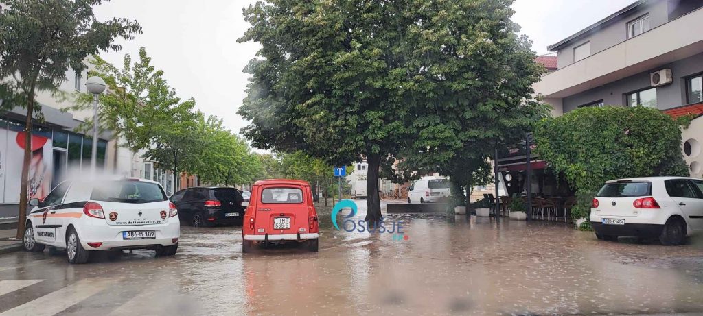 [FOTO] Kiša s grmljavinom potopila Posušje