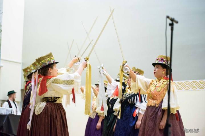 „Silo na ognjištu“ predstavilo tradiciju i običaje Hrvata iz dalmatinske Zagore, Slavonije, Bosne, Like i Hercegovine