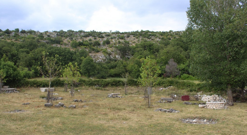 FOTO | Gornja Bitunja: 88 bunara, 12 platana i zaboravljeni stećci