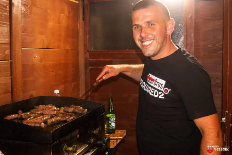Na četvrtoj večeri turnira slavile ekipe “Bosansko pivo”, “Ostrožac” i “Tilea” iz Kiseljaka