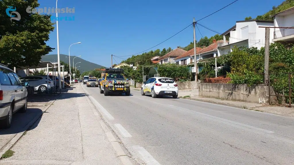 FOTO/VIDEO | Neobična auta voze se i sviraju po Čapljini već par dana