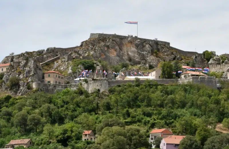 FOTO/VIDEO ČESTITKA: DAN JE POBJEDE i domovinske zahvalnosti, Dan hrvatskih branitelja i 27. obljetnica vojno-redarstvene operacije Oluja