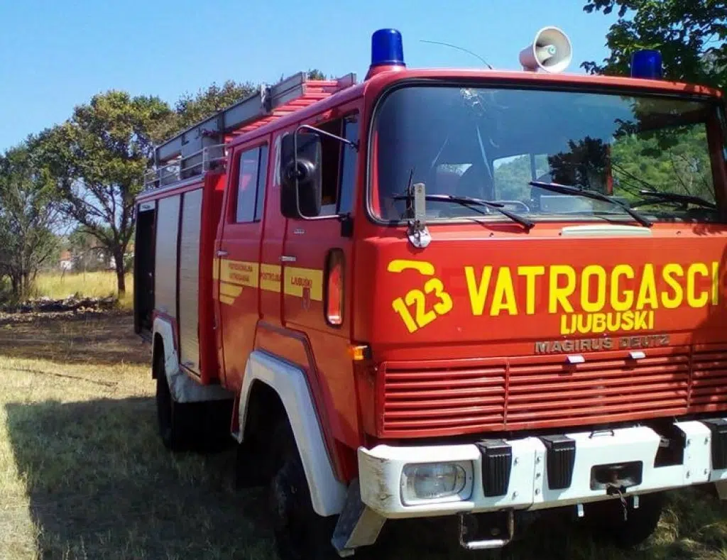 Ljubuški: U velikim požarima izgorjele masline i PVC cijevi, intervenirala i policija