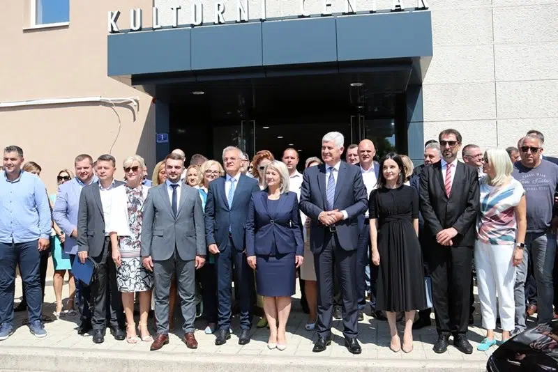 U Ljubuškom potpisani ugovori za programe i projekte Hrvata u BiH vrijedni 32,5 milijuna kuna