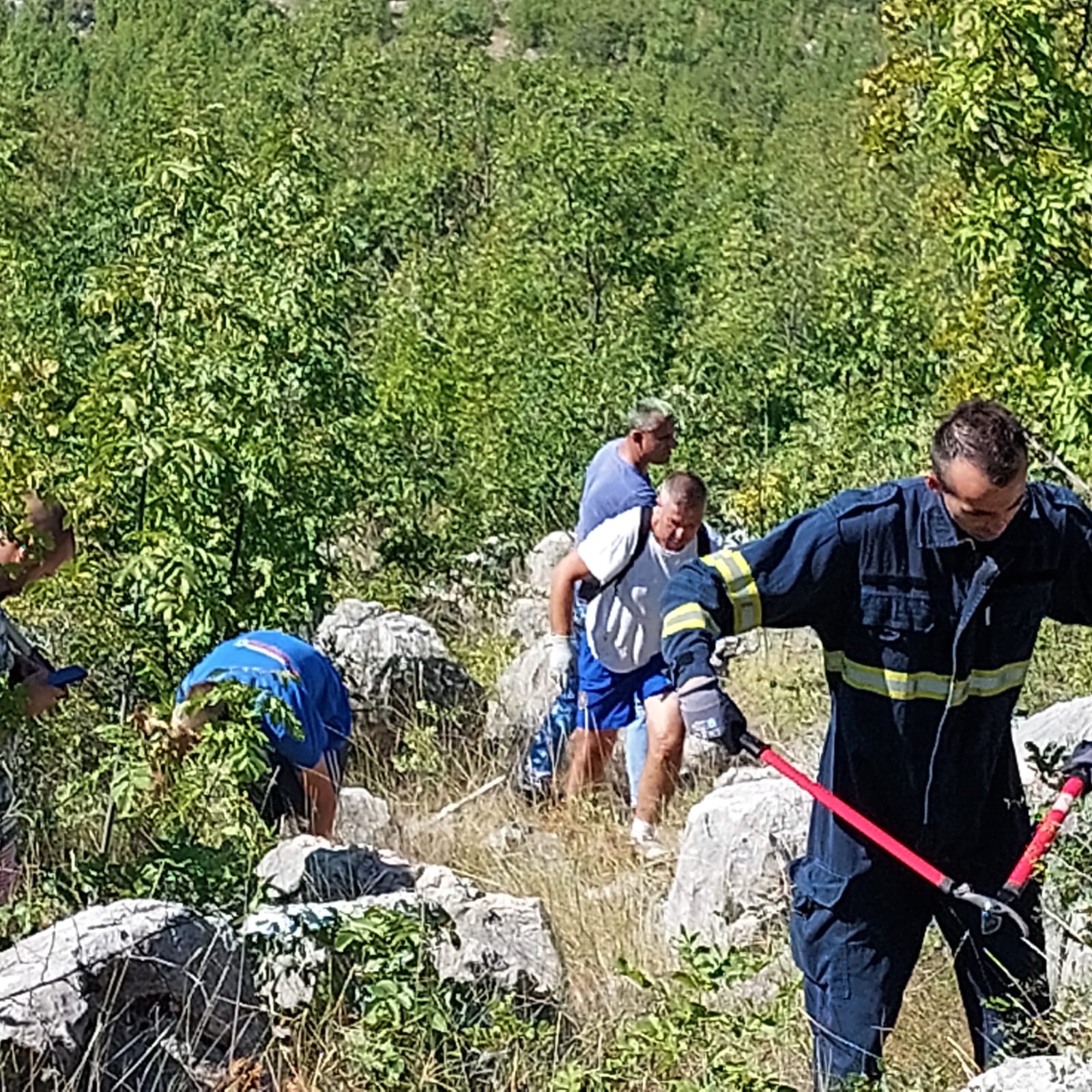 FOTO | Mještani Zvirovića i čapljinski vatrogasci očistili put do Križevca