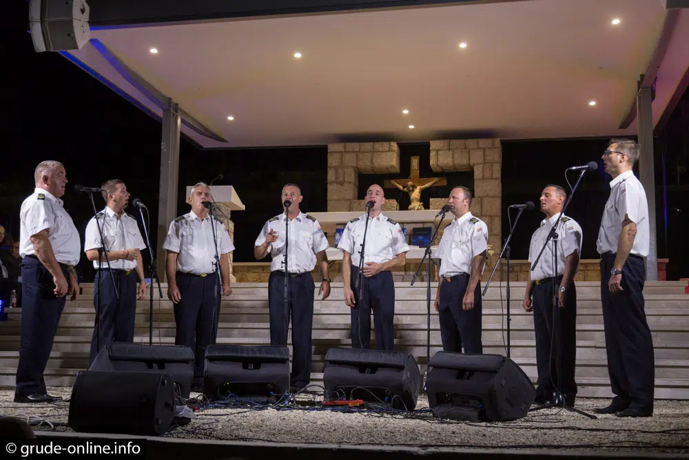 FOTO: U Drinovcima održano predstavljanje Monografije i veličanstven koncert klape “Sveti Juraj” HRM