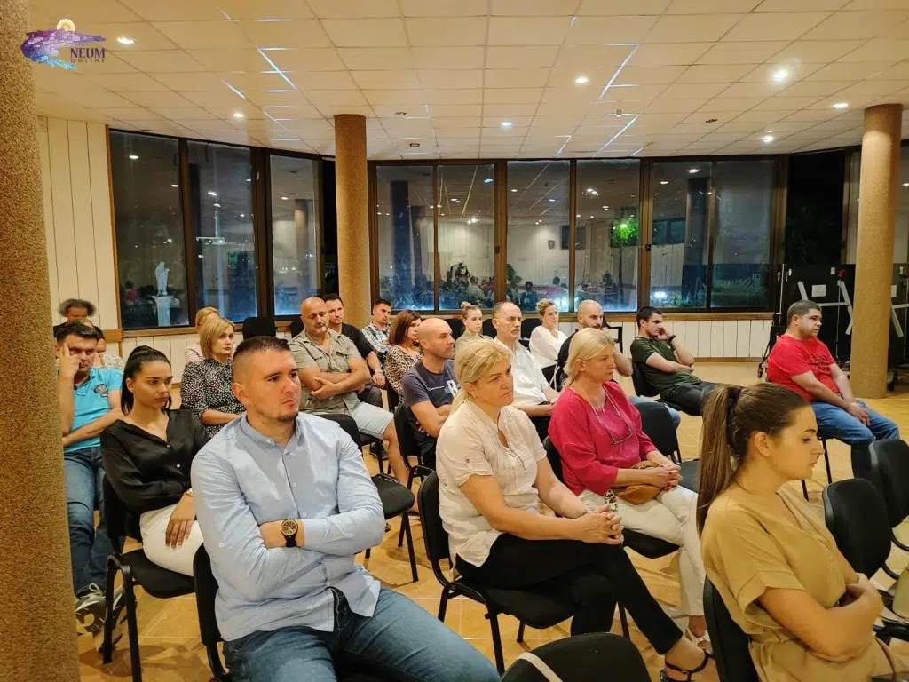 FOTO | Neumskoj publici predstavljena istraživanja o Jasenovcu i velikosrpska propagandna ideja