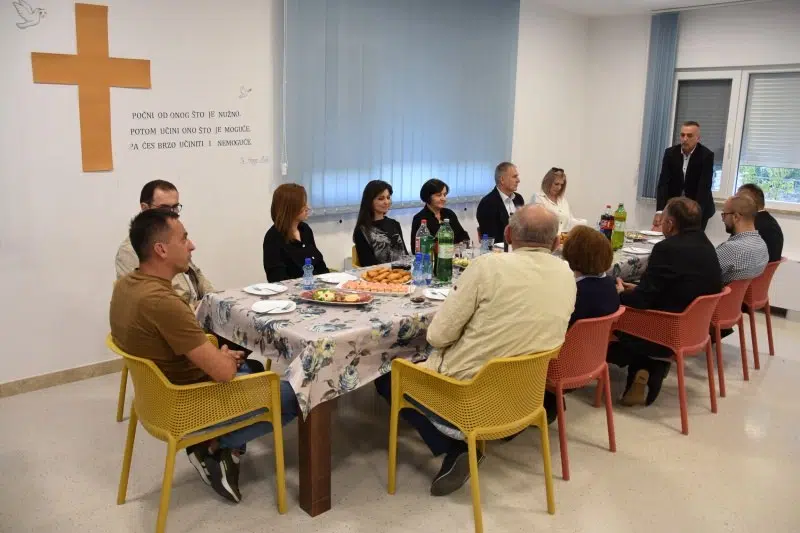 Zahvalnice Udruge “Susret” uručene Mary Walsh, Tomislavu Martinoviću i Ivanu Suliću